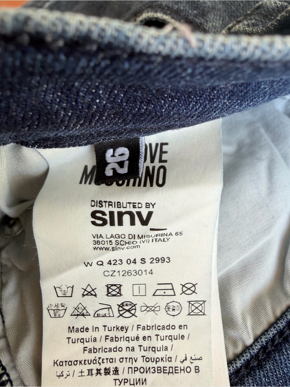 Love Moschino โค๏ธ Rhinestone Heart Cropped Straight Leg Jeans SZ 26 Y2K Style - Picture 6 of 8